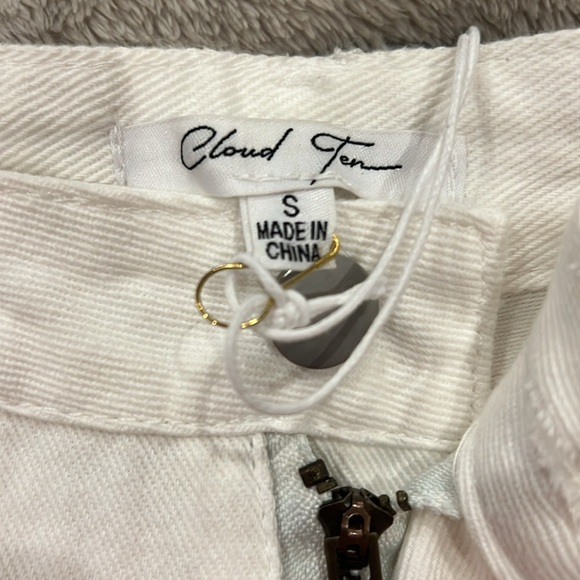 Embellished highwaisted shorts - Picture 3 of 4